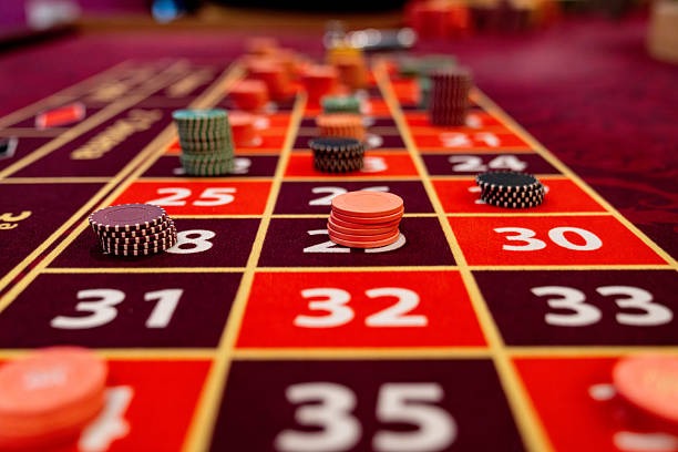 Lucky Number Andar Bahar table with dealer and live card dealing